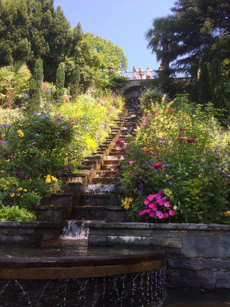 Italienische Blumenwassertreppe